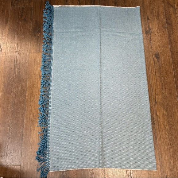 COPY - Yes Delorme merino wool throw - Picture 1 of 8